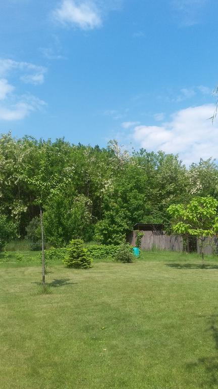 Cserkei Nyaralo Cserkeszőlő Exteriör bild